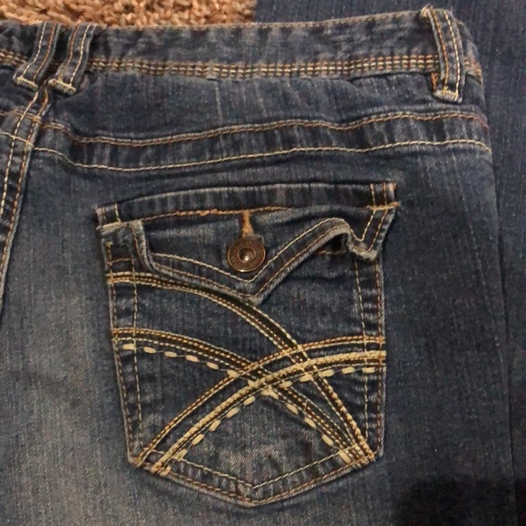 Rue21 size 13/14 Short, Mid-Rise Bootcut in good condition - Picture 4 of 5